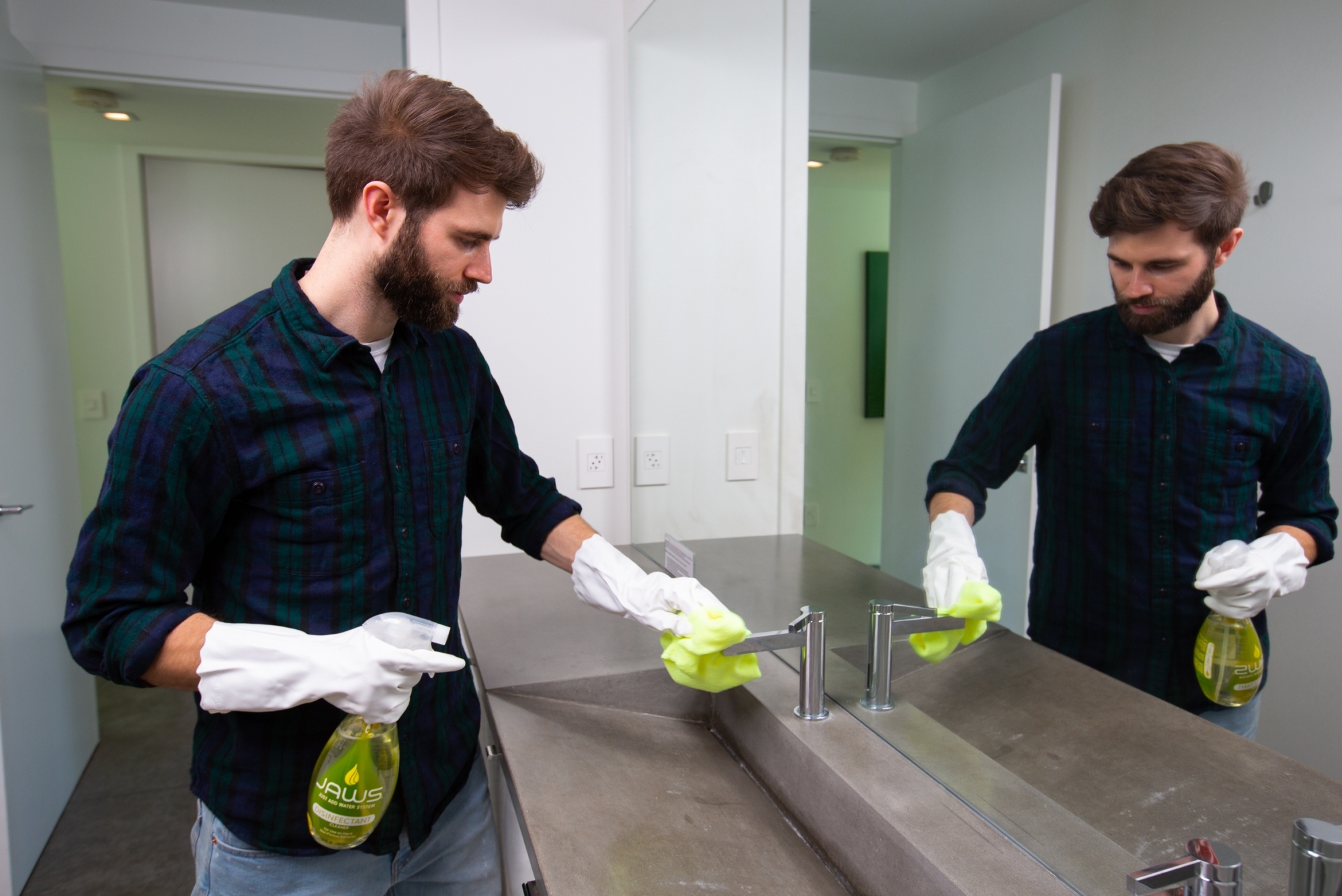 Disinfect bathroom